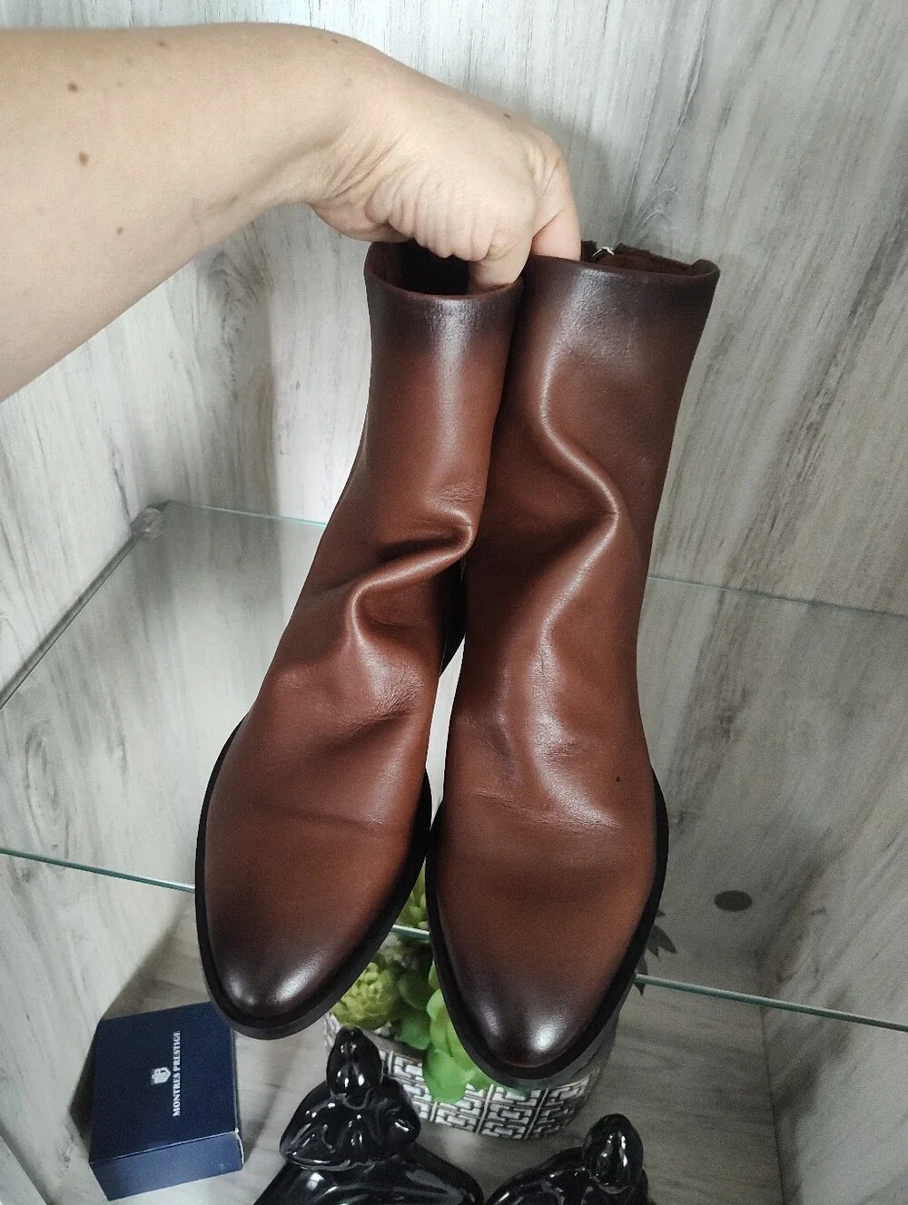 Steve Madden Brown Leather Ankle Boots SZ 7.5 Tiny Black Spot